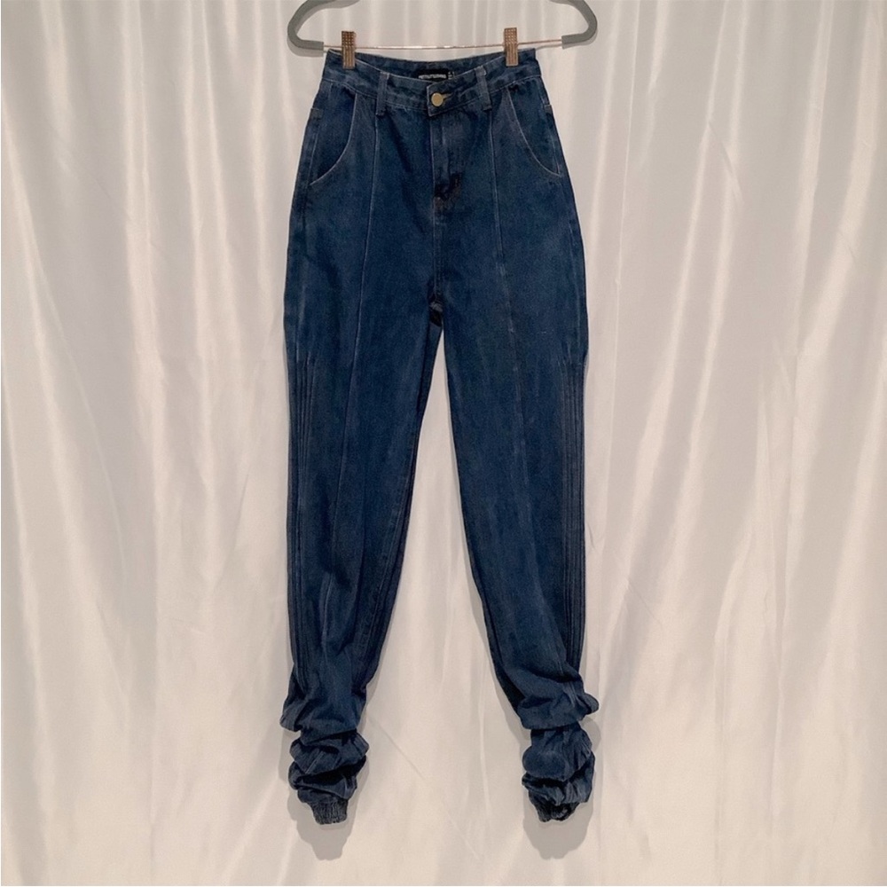 Prettylittlething MID WASH DENIM ELASTICATED HEM JEANS - Picture 2 of 14